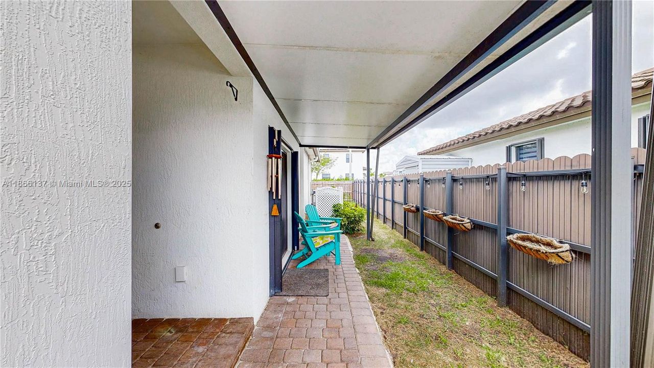 Под контрактом: $899,000 (5 спален, 3 ванн, 3191 Квадратных фут)