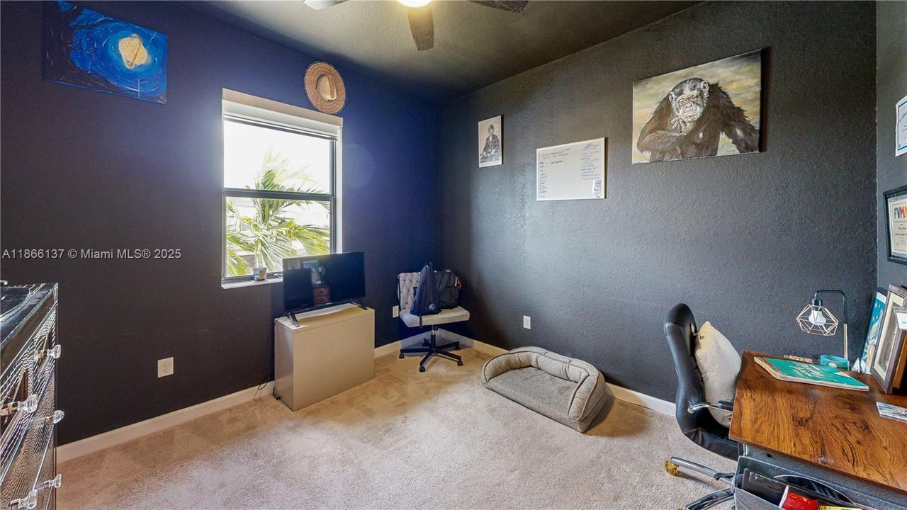 Под контрактом: $899,000 (5 спален, 3 ванн, 3191 Квадратных фут)