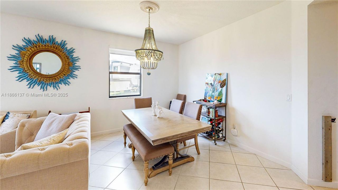 Под контрактом: $899,000 (5 спален, 3 ванн, 3191 Квадратных фут)