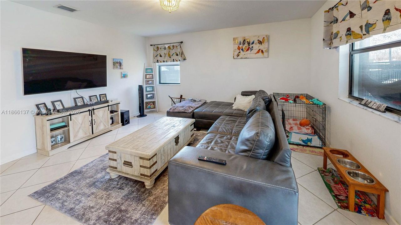 Под контрактом: $899,000 (5 спален, 3 ванн, 3191 Квадратных фут)