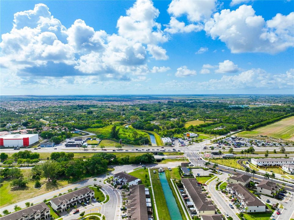 Под контрактом: $899,000 (5 спален, 3 ванн, 3191 Квадратных фут)