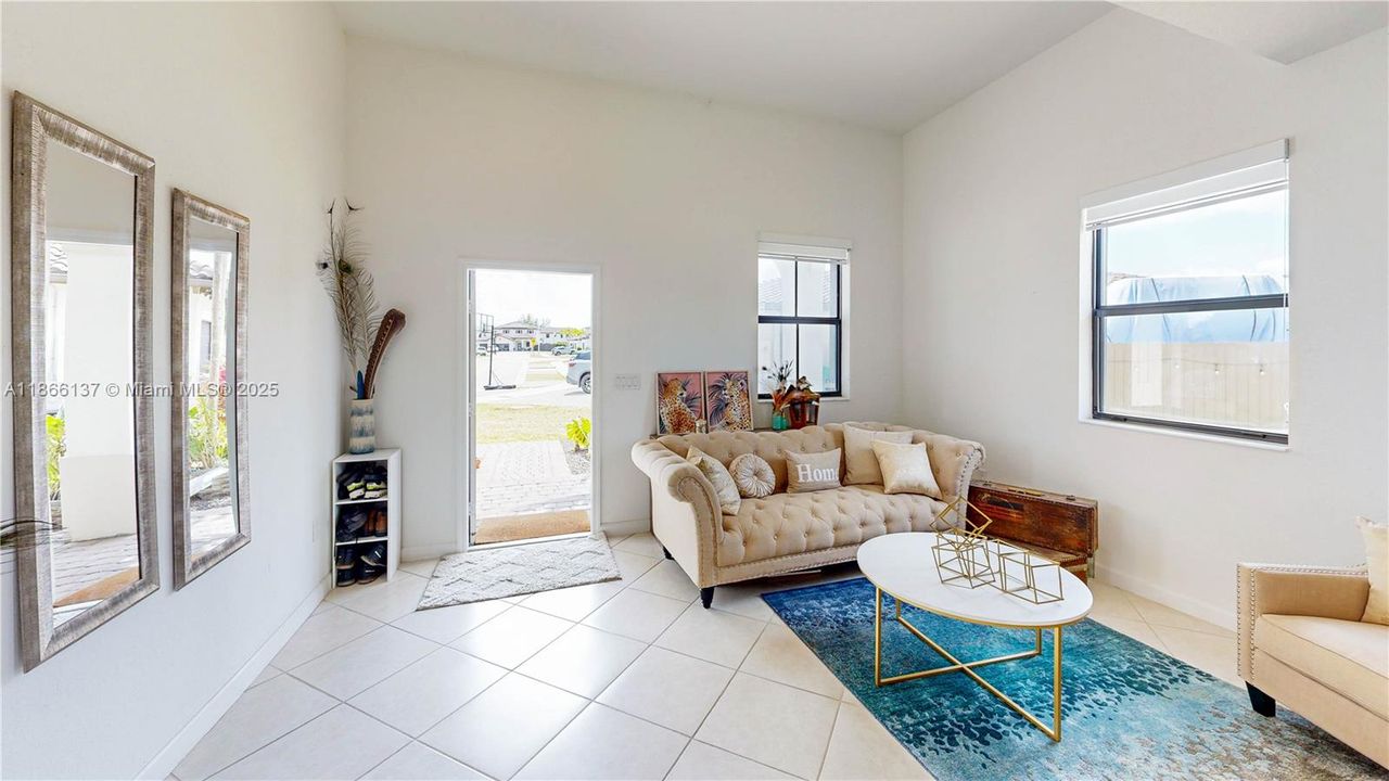 Под контрактом: $899,000 (5 спален, 3 ванн, 3191 Квадратных фут)