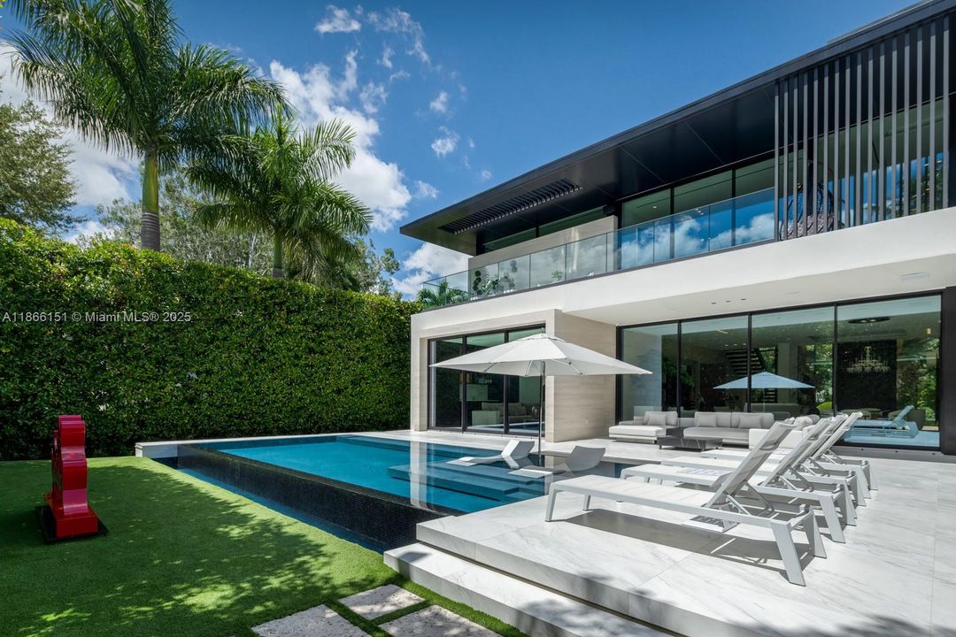 En Venta: $13,950,000 (4 camas, 4 baños, 5401 Pies cuadrados)