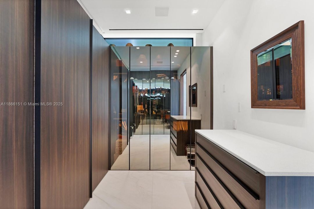 En Venta: $13,950,000 (4 camas, 4 baños, 5401 Pies cuadrados)