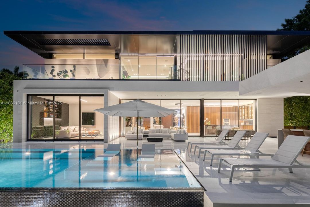 En Venta: $13,950,000 (4 camas, 4 baños, 5401 Pies cuadrados)