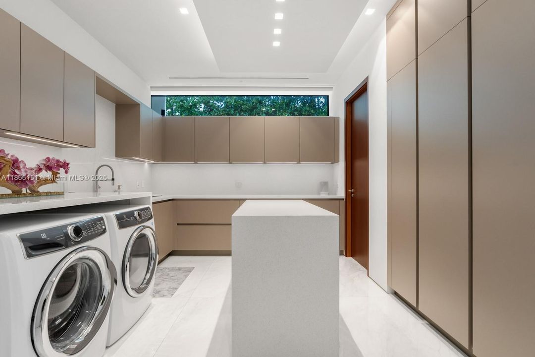 En Venta: $13,950,000 (4 camas, 4 baños, 5401 Pies cuadrados)