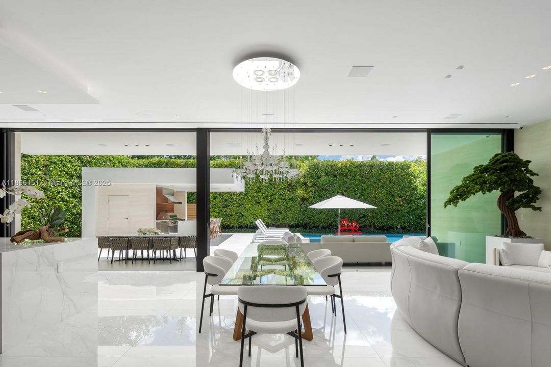 En Venta: $13,950,000 (4 camas, 4 baños, 5401 Pies cuadrados)