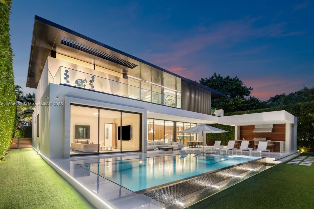 En Venta: $13,950,000 (4 camas, 4 baños, 5401 Pies cuadrados)