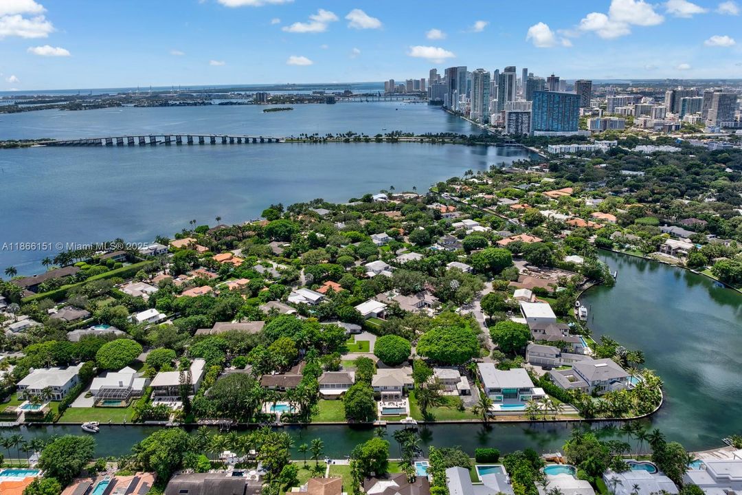 En Venta: $13,950,000 (4 camas, 4 baños, 5401 Pies cuadrados)