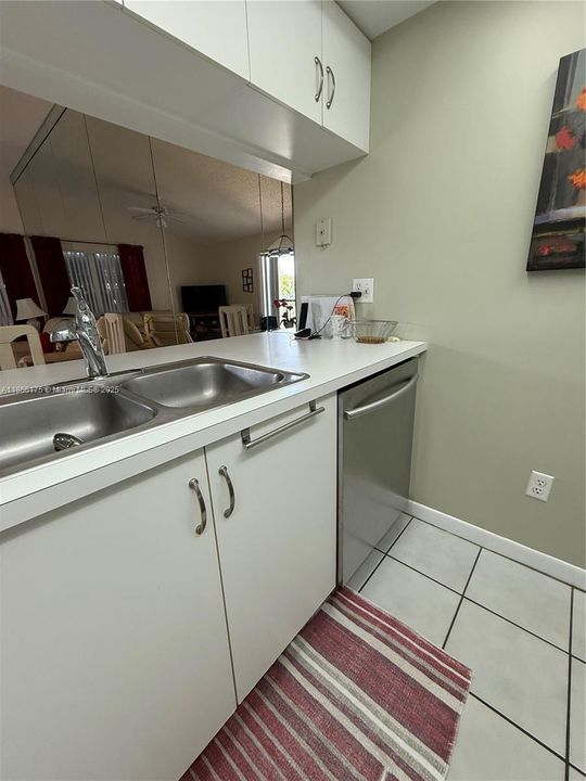 For Sale: $205,000 (2 beds, 2 baths, 768 Square Feet)