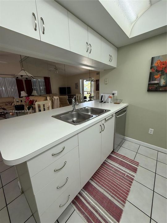 For Sale: $205,000 (2 beds, 2 baths, 768 Square Feet)