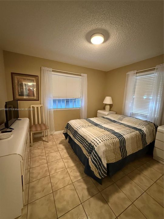 For Sale: $205,000 (2 beds, 2 baths, 768 Square Feet)