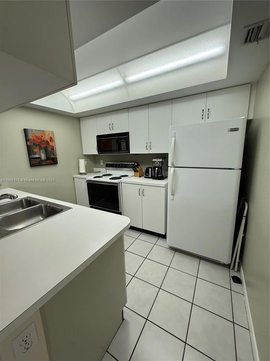 For Sale: $205,000 (2 beds, 2 baths, 768 Square Feet)