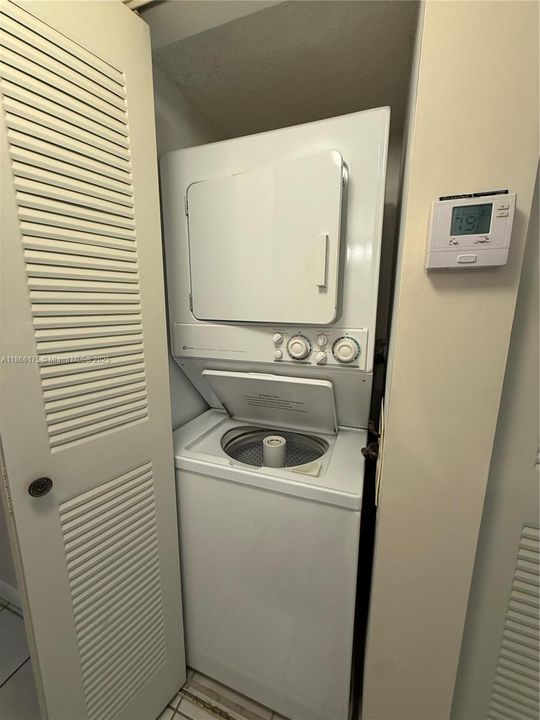 For Sale: $205,000 (2 beds, 2 baths, 768 Square Feet)