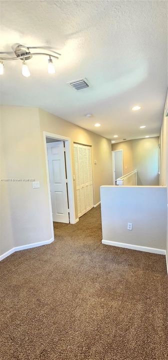 En Venta: $290,000 (3 camas, 2 baños, 1379 Pies cuadrados)