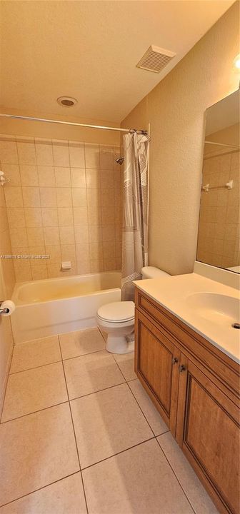 En Venta: $290,000 (3 camas, 2 baños, 1379 Pies cuadrados)