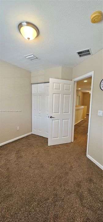 En Venta: $290,000 (3 camas, 2 baños, 1379 Pies cuadrados)