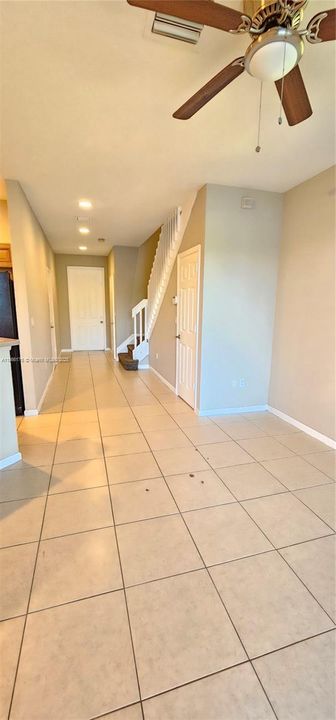 En Venta: $290,000 (3 camas, 2 baños, 1379 Pies cuadrados)