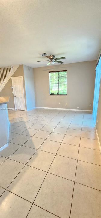 En Venta: $290,000 (3 camas, 2 baños, 1379 Pies cuadrados)