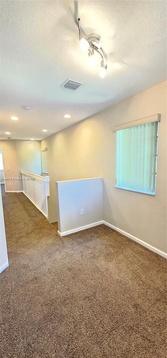 En Venta: $290,000 (3 camas, 2 baños, 1379 Pies cuadrados)