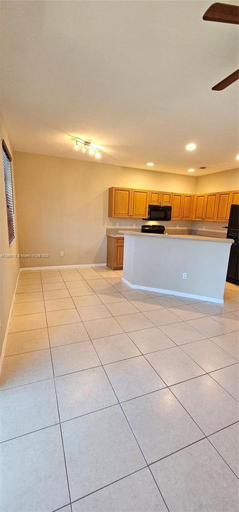 En Venta: $290,000 (3 camas, 2 baños, 1379 Pies cuadrados)