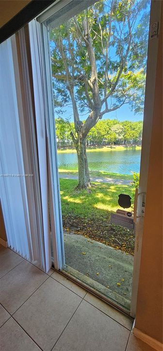 En Venta: $290,000 (3 camas, 2 baños, 1379 Pies cuadrados)