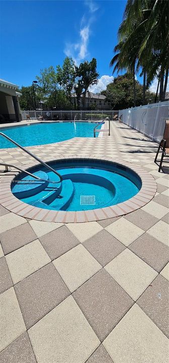 En Venta: $290,000 (3 camas, 2 baños, 1379 Pies cuadrados)