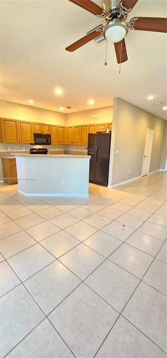 En Venta: $290,000 (3 camas, 2 baños, 1379 Pies cuadrados)