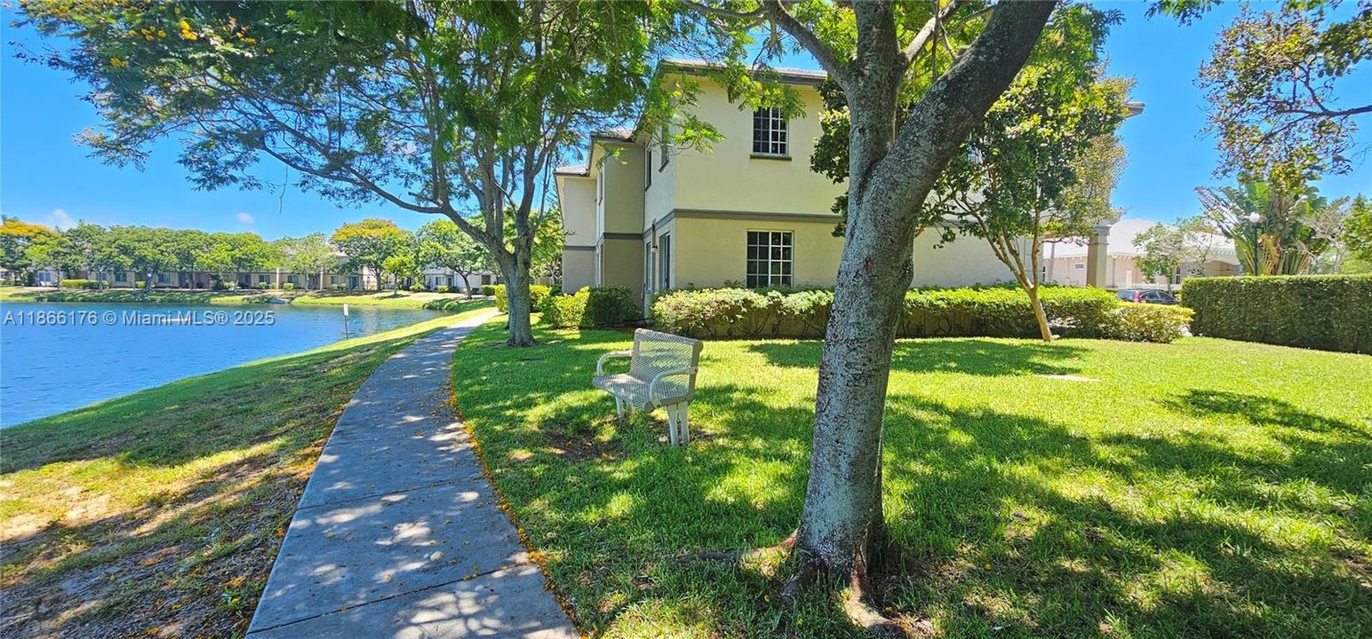 En Venta: $290,000 (3 camas, 2 baños, 1379 Pies cuadrados)