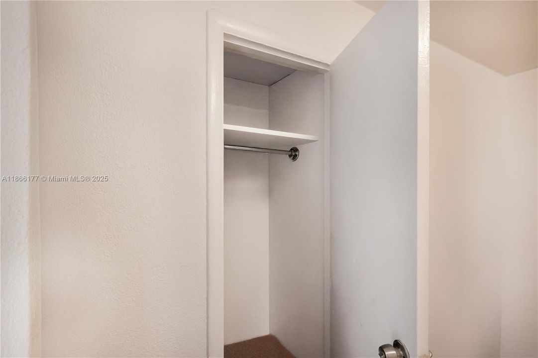 For Sale: $227,500 (2 beds, 1 baths, 650 Square Feet)