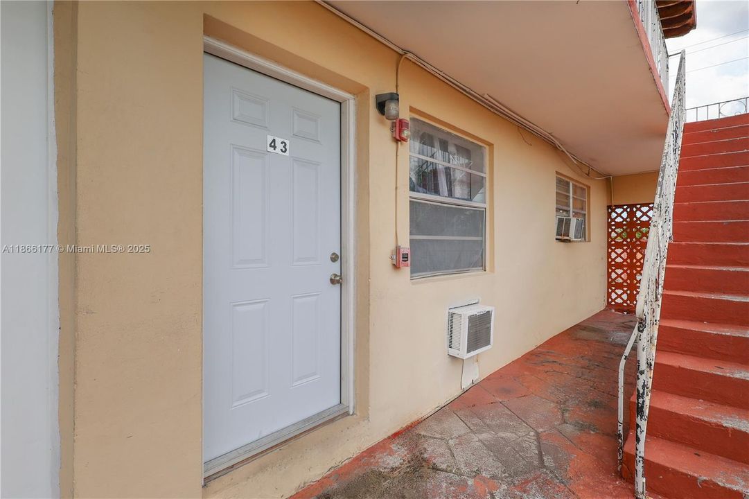 For Sale: $227,500 (2 beds, 1 baths, 650 Square Feet)