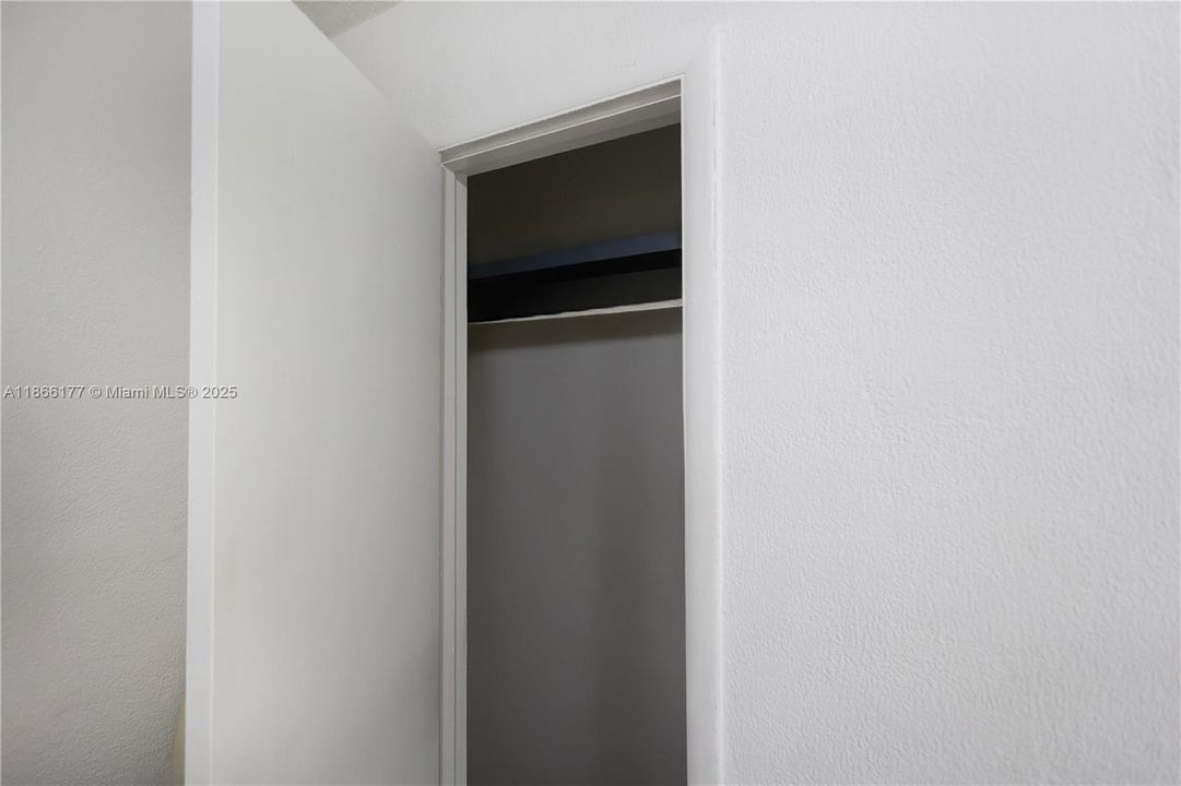 For Sale: $227,500 (2 beds, 1 baths, 650 Square Feet)