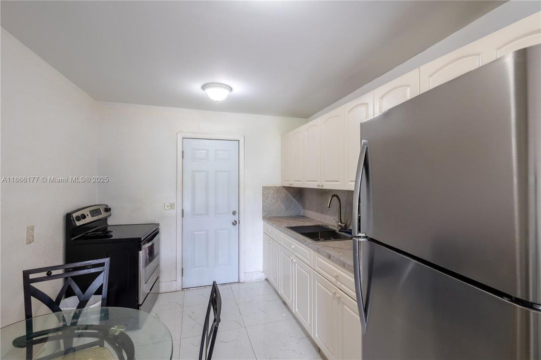 For Sale: $227,500 (2 beds, 1 baths, 650 Square Feet)