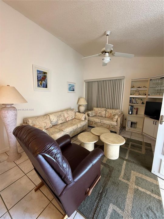 For Sale: $195,000 (2 beds, 2 baths, 768 Square Feet)