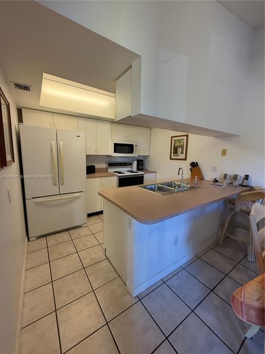 For Sale: $195,000 (2 beds, 2 baths, 768 Square Feet)