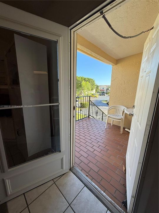 For Sale: $195,000 (2 beds, 2 baths, 768 Square Feet)