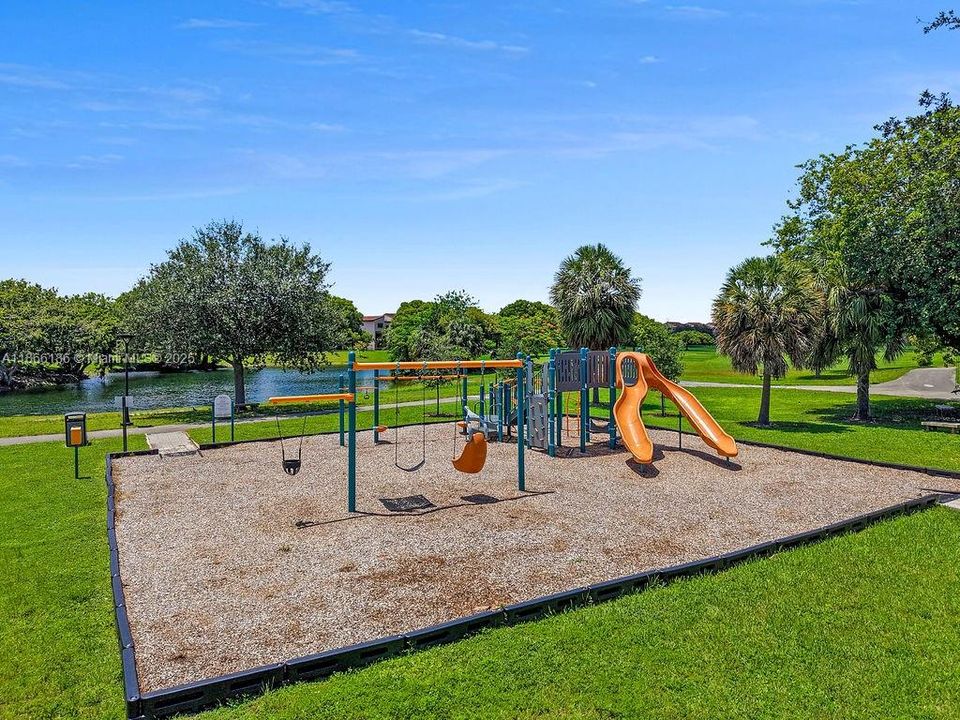 待售: $430,000 (3 贝兹, 2 浴室, 1445 平方英尺)