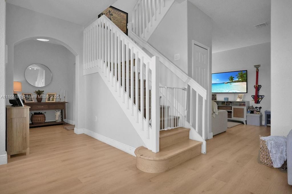 待售: $430,000 (3 贝兹, 2 浴室, 1445 平方英尺)