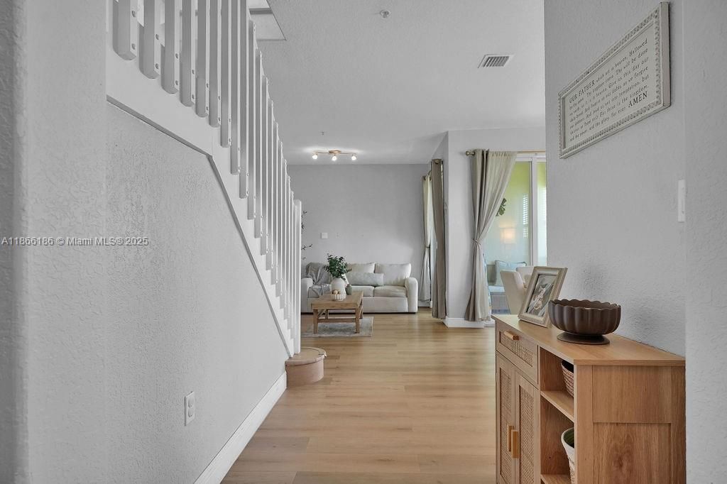 待售: $430,000 (3 贝兹, 2 浴室, 1445 平方英尺)