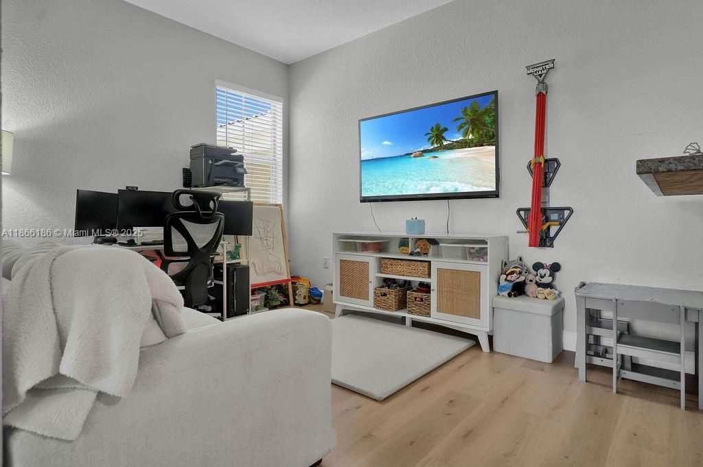 待售: $430,000 (3 贝兹, 2 浴室, 1445 平方英尺)