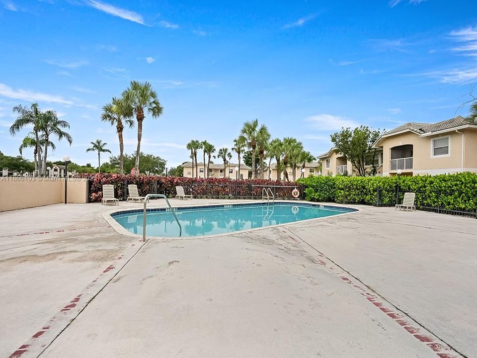 合同活跃: $210,000 (2 贝兹, 2 浴室, 1100 平方英尺)