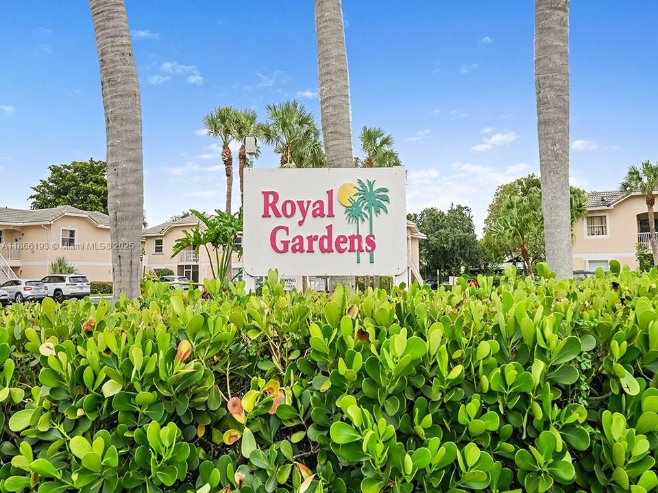 合同活跃: $210,000 (2 贝兹, 2 浴室, 1100 平方英尺)