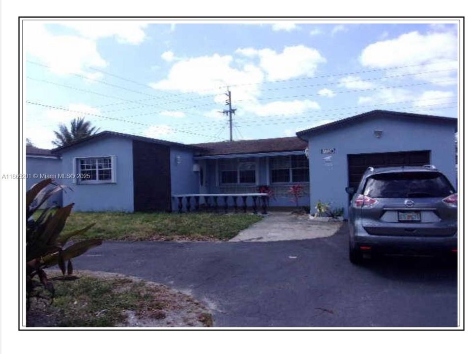 Recently Sold: $450,000 (3 beds, 2 baths, 1755 Square Feet)