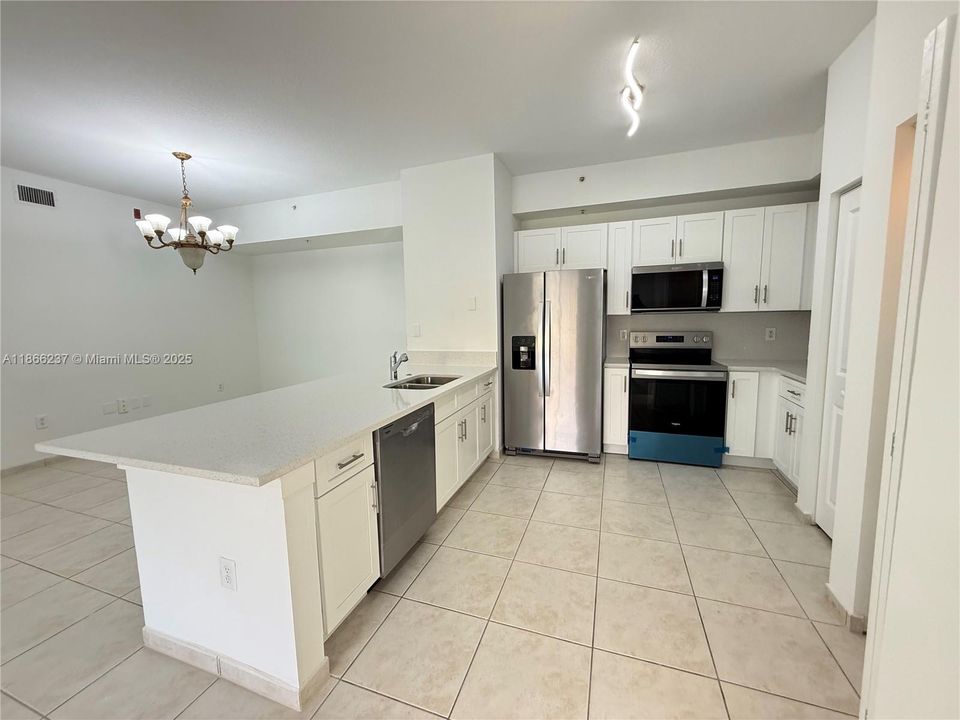 Recently Rented: $2,875 (3 beds, 2 baths, 1109 Square Feet)