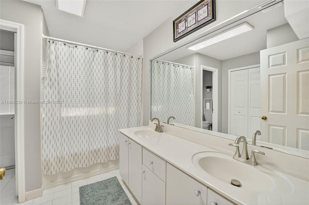 合同活跃: $660,000 (3 贝兹, 2 浴室, 1639 平方英尺)