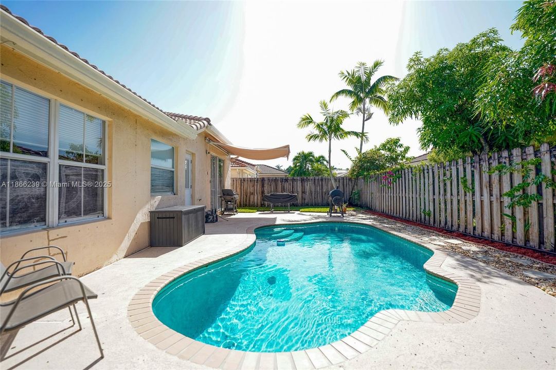 合同活跃: $660,000 (3 贝兹, 2 浴室, 1639 平方英尺)