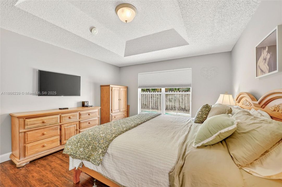 合同活跃: $660,000 (3 贝兹, 2 浴室, 1639 平方英尺)