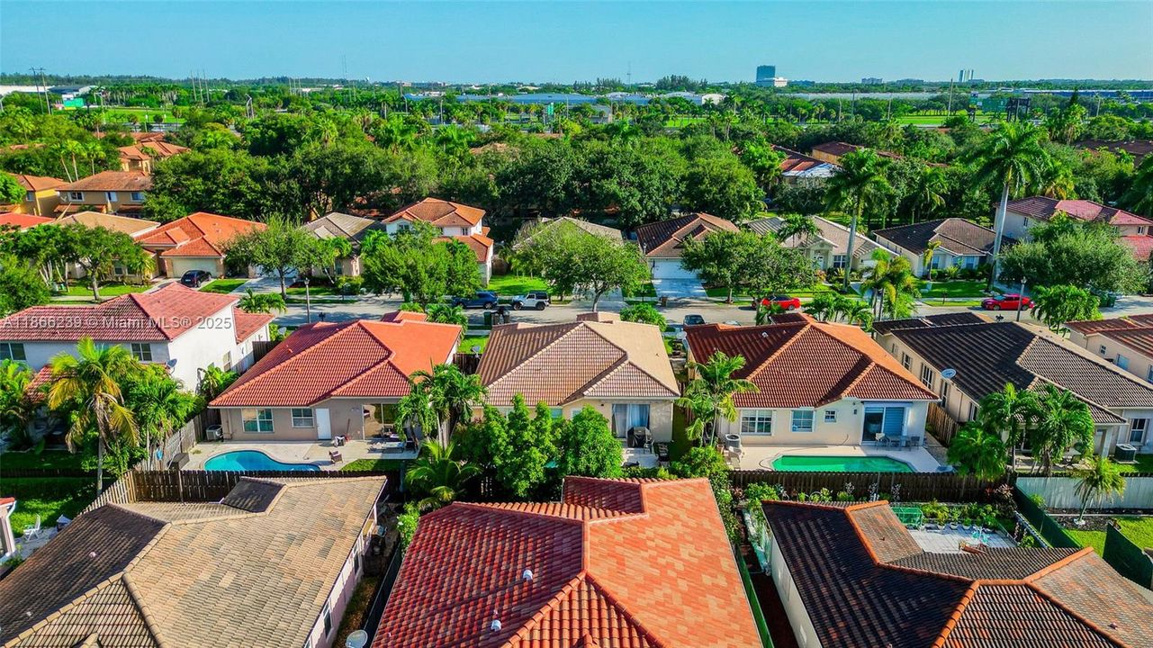 合同活跃: $660,000 (3 贝兹, 2 浴室, 1639 平方英尺)