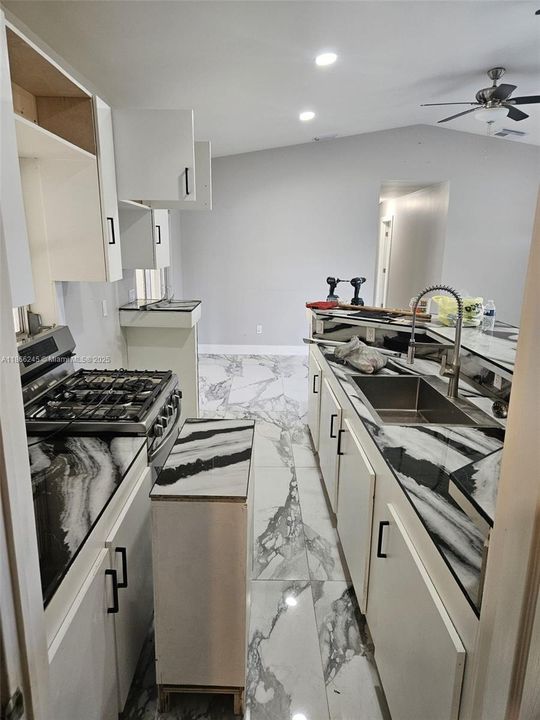 待售: $1,300,000 (3 贝兹, 2 浴室, 1272 平方英尺)