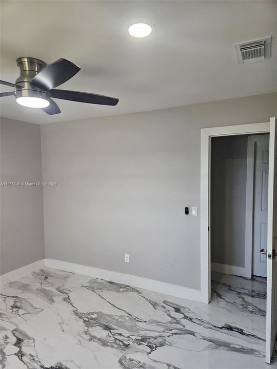 待售: $1,300,000 (3 贝兹, 2 浴室, 1272 平方英尺)